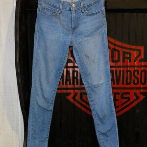 Light-Wash blue Levi skinny jeans